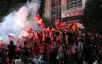 Người dân cả nước trào dâng cảm xúc ăn mừng ĐT Việt Nam giành quyền vào chung kết AFF Cup 2018
