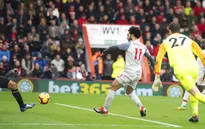 Salah lập hat-trick, Liverpool tạm chiếm ngôi đầu BXH Ngoại hạng Anh