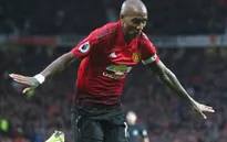 Ashley Young mất hơn 2,5 năm mới ghi bàn ở Old Trafford