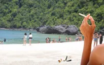 Thái Lan sẽ bỏ tù, phạt tiền du khách hút thuốc ở bãi biển