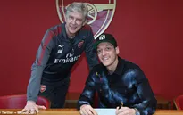CHÍNH THỨC: Arsenal trói chân thành công Mesut Ozil bằng mức lương khủng