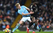 Tài năng trẻ Man City "khóc dở, mếu dở" vi quá giống De Bruyne