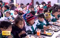 Chia sẻ tình yêu thương với học sinh vùng lũ Yên Bái