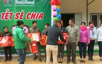 Mang Tết về với các hộ gia đình vùng lũ xã Giáp Đắt