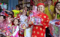 Mang Tết yêu thương đến với bệnh nhi ung thư