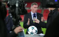 Huyền thoại Liverpool sắp mất việc vì nhổ nước bọt vào fan nhí Man Utd