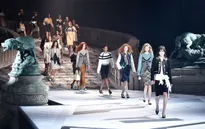 Louis Vuitton ra mắt bộ sưu tập mới ở Bảo tàng Louvre
