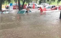 Mưa đá bất ngờ gây ngập đường phố ở Mexico