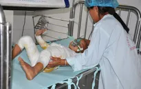 Ngã vào nồi cám lợn, bé 4 tuổi nguy kịch tính mạng