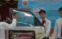 Phát minh cửa sổ cứu hộ ô tô bị chìm