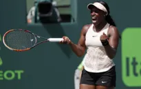 Miami mở rộng: Sloane Stephens đánh bại Azarenka để vào chung kết