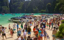 Thái Lan đóng cửa bãi biển do quá tải du khách