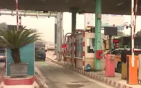 Sẽ triển khai dán tem thu giá tự động cho tất cả ô tô lưu hành