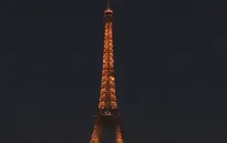 Pháp thắp sáng tháp Eiffel với thông điệp tôn vinh nữ quyền