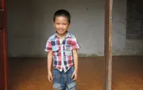 Gia đình bé trai tim bẩm sinh túng quẫn trong cảnh nghèo khó