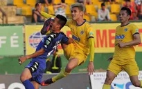 Vòng 5 Nuti Café V.League 2018: Bạo lực sân cỏ trở lại