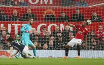 Thua đội bét bảng, Man Utd giúp Man City vô địch sớm 5 vòng