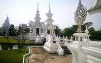 Ngôi chùa màu trắng đặc biệt ở 'xứ sở chùa vàng'