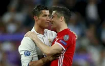 Khi Ronaldo và Lewandowski đọ tài cao thấp