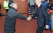 HLV Wenger muốn "hòa bình" trong lần cuối chạm trán Man Utd và Mourinho