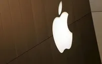 Apple không thể cắt giảm sự phụ thuộc vào đối thủ Samsung