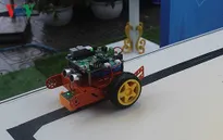 Học sinh THCS ở Hà Nội tự chế tạo robot, flycam