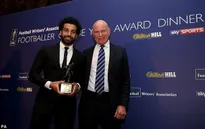 Salah “chạy sô” nhận liền 3 danh hiệu trong một buổi tối