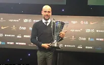 HLV Pep Guardiola "mỏi tay" nhận các danh hiệu