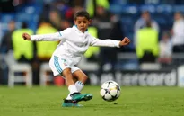 Con trai Cristiano Ronaldo ăn mừng theo cách chẳng giống ai