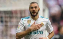 Sắp bị Real cho "ra rìa", Benzema vẫn không hết hot