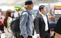 Karius thất thần lên máy bay rời Liverpool