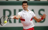 Djokovic thắng nhàn trận ra quân, Wawrinka mất 1200 điểm