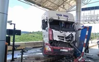 Lâm Đồng: Xe đầu kéo gây tai nạn tại trạm thu phí BOT