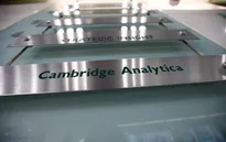 Cambridge Analytica tuyên bố đóng cửa sau bê bối Facebook