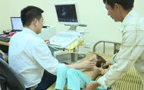 Khuôn mặt tím tái, ánh mắt tuyệt vọng của bệnh nhi tim bẩm sinh 5 tuổi