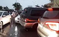 Mưa lớn gây ngập nặng tại TP.HCM