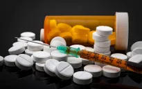 Walmart thắt chặt các chính sách kê đơn thuốc opioid