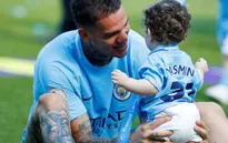 Ăn mừng chức vô địch, sao Man City khoe "tha thu" kín chân
