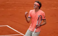 A.Zverev chật vật vượt qua Dzumhur để giành quyền vào vòng 4