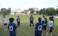 Việc tử tế: Huấn luyện viên bóng đá đặc biệt