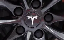 Cổ phiếu Tesla lao dốc chóng mặt