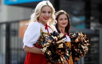 CĐV Nga xinh đẹp trong trang phục truyền thống đón FIFA World Cup™ 2018