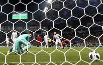 Pha sai lầm của De Gea tặng không cho Ronaldo một bàn thắng