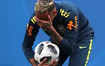NÓNG: Bỏ tập và khóc vì quá đau, Brazil lo mất trắng Neymar ở FIFA World Cup™ 2018
