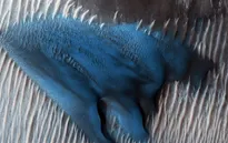 NASA công bố ảnh chụp những đụn cát xanh trên sao Hỏa
