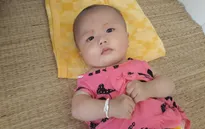 Nghẹn ngào bé gái bị bỏ rơi mang nhiều bệnh tật