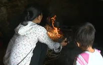 Người mẹ nghèo bất lực nhìn con gái mắc bệnh tim bẩm sinh đau đớn từng ngày