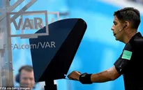HLV Iran lớn tiếng chỉ trích VAR: Cris Ronaldo xứng đáng 1 thẻ đỏ