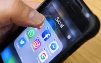 Thiếu niên Mỹ đang bỏ Facebook "theo" YouTube