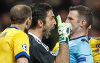 Buffon bị UEFA treo giò 3 trận